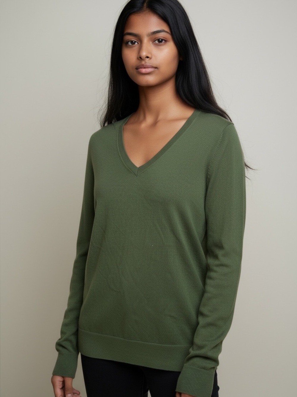 Women's Amazon Essentials Green V-neck Long Sleeve Sweater Size Small